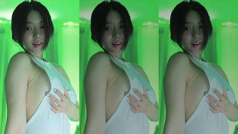 농염한 BJㅂㅋ스 하얀 속바지 노브라 옆가슴